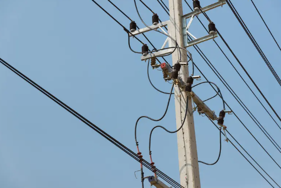 Umfassende technische Analyse von Überspannungsableitern für Übertragungsleitungen