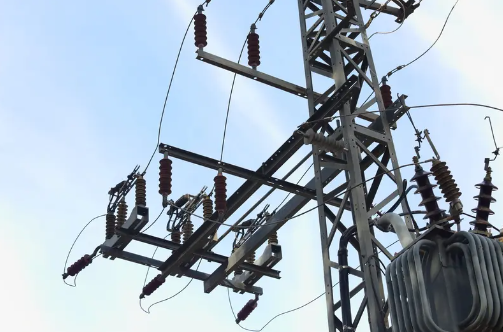 Präzision in jedem Arbeitsgang, Zuverlässigkeit für zehntausend Zyklen: Warum unsere Hochspannungstrennschalter der Grundstein für sicheres Schalten sind