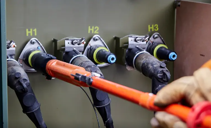 Über wärmeschrumpfende Kabelanschlüsse hinaus: Wie vorgeformte Kabelverbindungen lebenslange Dichtungszuverlässigkeit garantieren