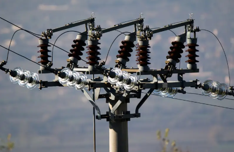 Sichtbare Sicherheit: Die entscheidende Rolle von Hochspannungs-Trennschaltern in rauen Umgebungen