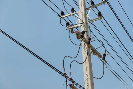 Ein umfassender Leitfaden zu Überspannungsableitern für Übertragungsleitungen: Von Strukturmaterialien bis zur Fehlerverhütung